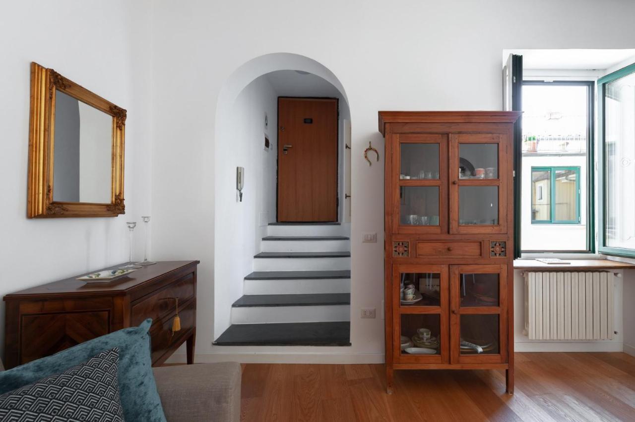 Casa Flo Con Terrazza E Ascensore Salerno Exterior foto