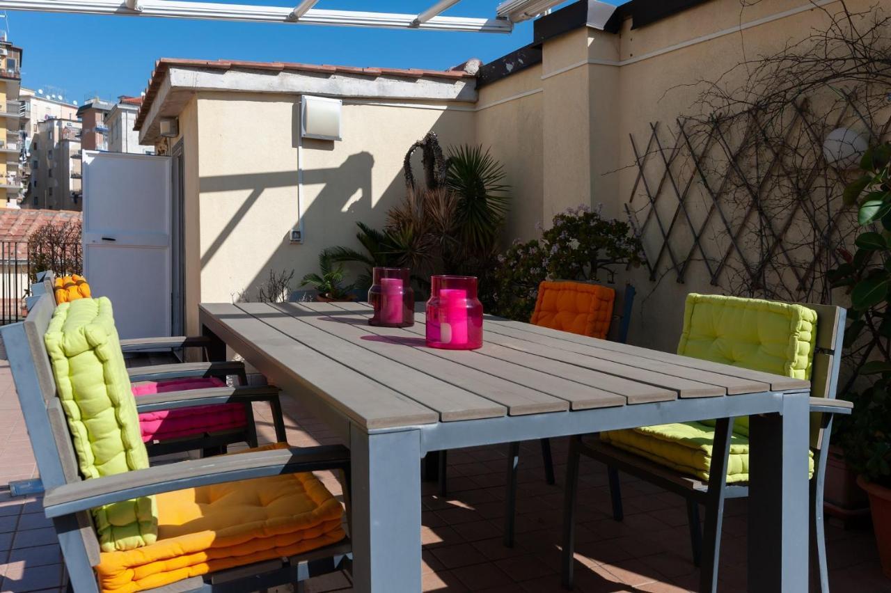 Casa Flo Con Terrazza E Ascensore Salerno Exterior foto