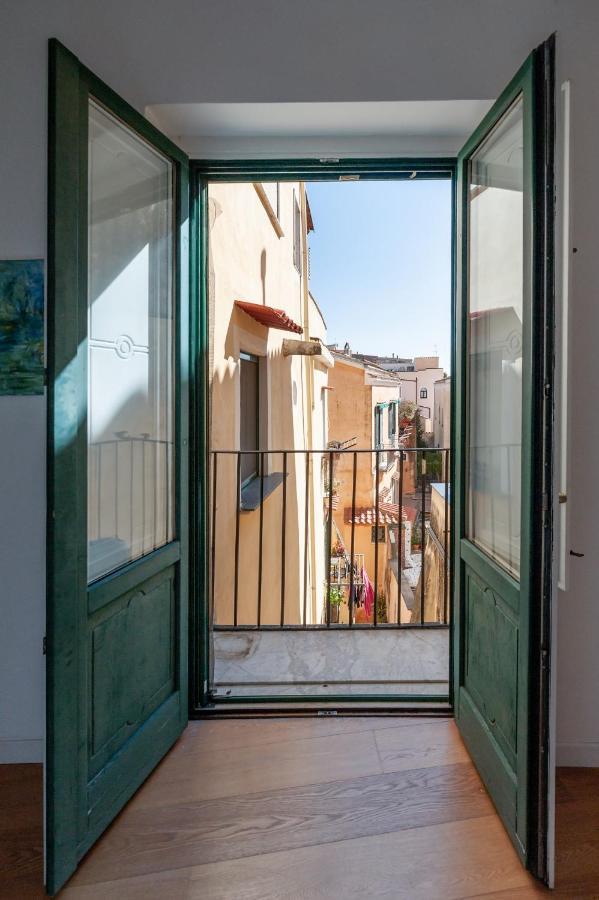 Casa Flo Con Terrazza E Ascensore Salerno Exterior foto