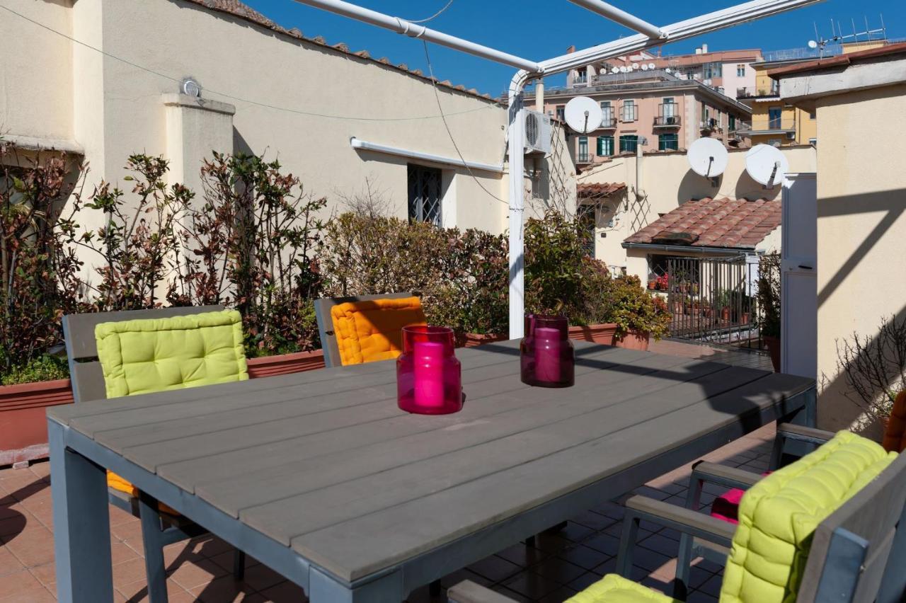 Casa Flo Con Terrazza E Ascensore Salerno Exterior foto